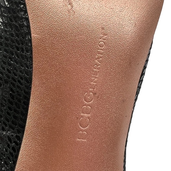 BCBGeneration Black BG-Parade Platform Embossed Snakeskin Heels Size 8 Women's - Picture 2 of 8